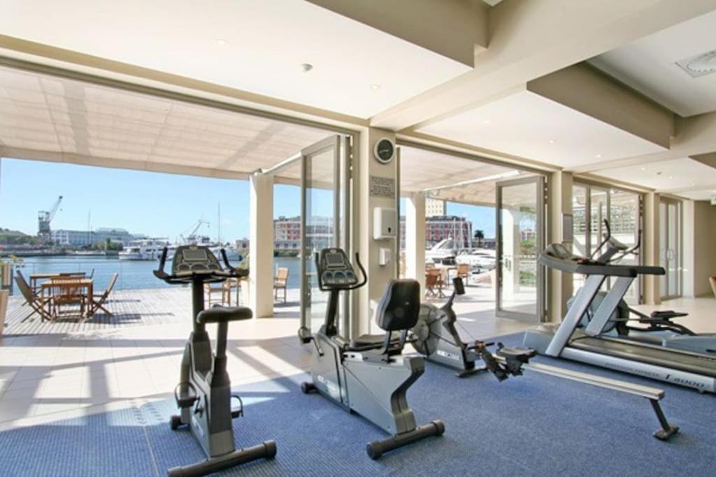 Luxurious In Waterfront *