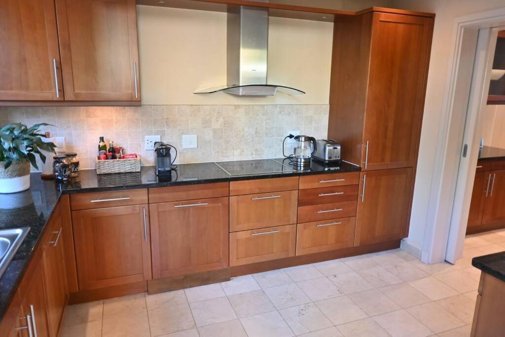 Luxurious In Waterfront Apartment
